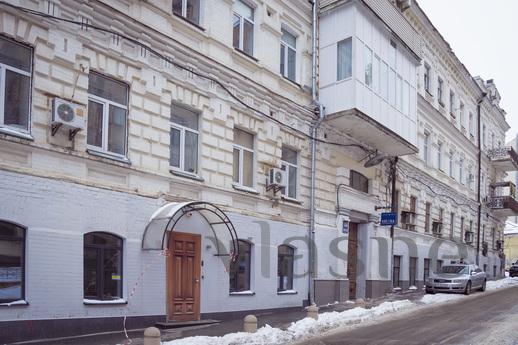 Apartment in a beautiful place, Kyiv - apartment by the day