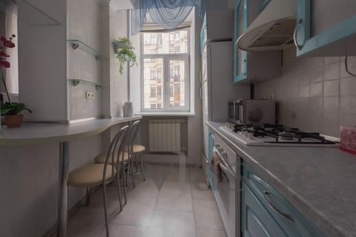 Apartment in a beautiful place, Kyiv - apartment by the day