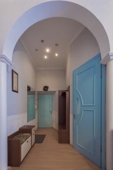 Apartment in a beautiful place, Kyiv - apartment by the day