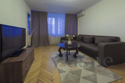 Stylish 2 bedroom apartment located near the TC Gulliver. Be