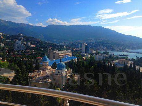 Daily LCD "Profesional" 5/2, Yalta - apartment by the day