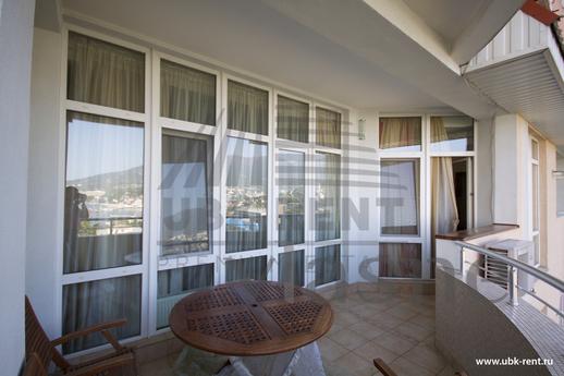 Daily LCD "Profesional" 5/2, Yalta - apartment by the day