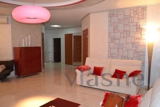 Daily LCD "Profesional" 7/2, Yalta - apartment by the day