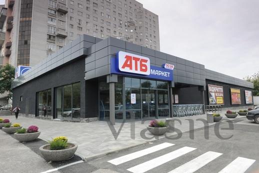 Квартира розміщена в новобудові в центрі міста. В квартирі з