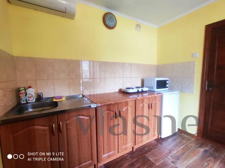 СУДАК. ДВУХКОМНАТНЫЙ ДОМ 8 МИНУТ ДО МОРЯ, Судак - квартира посуточно