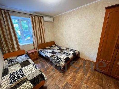 СУДАК. ДВУХКОМНАТНЫЙ ДОМ 8 МИНУТ ДО МОРЯ, Судак - квартира посуточно