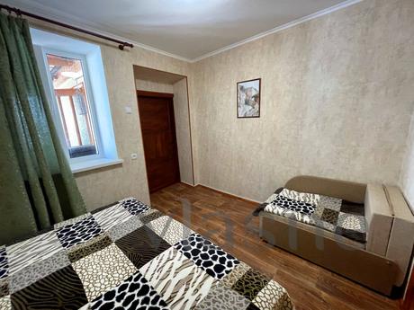 СУДАК. ДВУХКОМНАТНЫЙ ДОМ 8 МИНУТ ДО МОРЯ, Судак - квартира посуточно