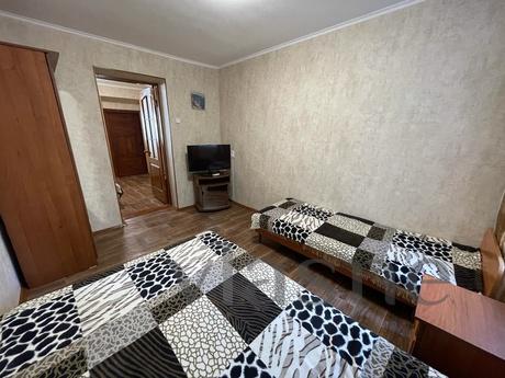 СУДАК. ДВУХКОМНАТНЫЙ ДОМ 8 МИНУТ ДО МОРЯ, Судак - квартира посуточно