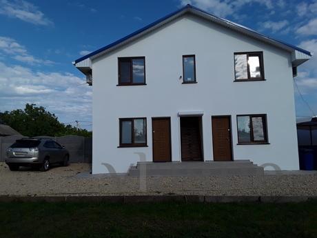 Новые комфортабельные номера. С большой двухспальной кровать