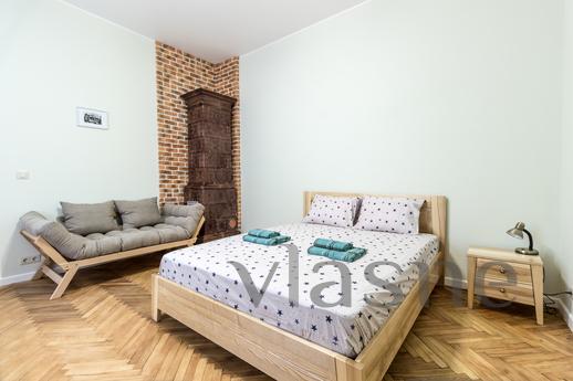 Однокімнатна квартира в історичному центрі міста. До Оперног
