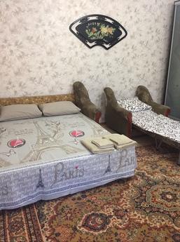 2-ух комнатная квартира на первом этаже, расположена в прекр