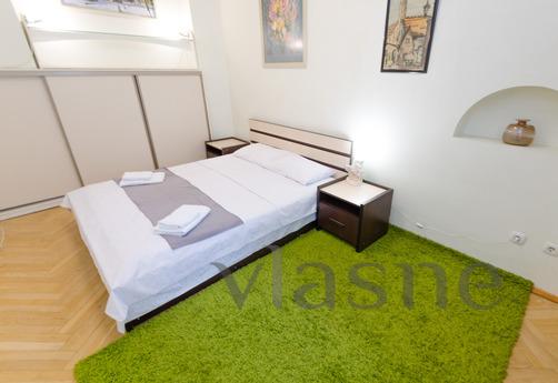 Apartment with 2 bedrooms on Tolstoy, Kyiv - apartment by the day
