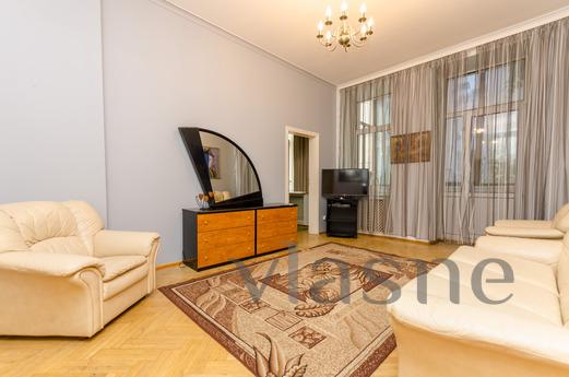 Apartment with 2 bedrooms on Tolstoy, Kyiv - apartment by the day