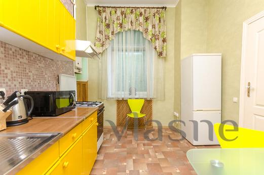 Apartment with 2 bedrooms on Tolstoy, Kyiv - apartment by the day