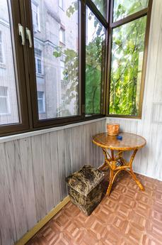 Apartment with 2 bedrooms on Tolstoy, Kyiv - apartment by the day