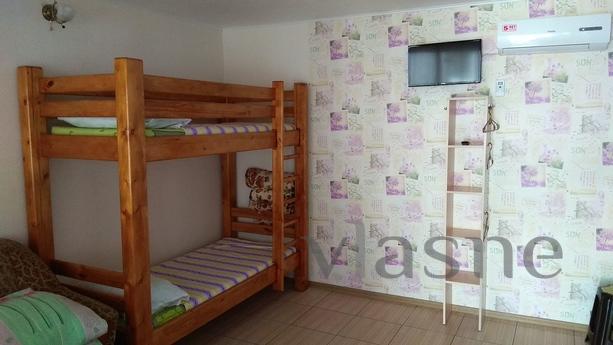 House with all amenities, all year round, Henichesk - apartment by the day