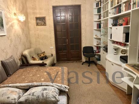 Cozy 3 bedroom apartment in the center, Kharkiv - apartment by the day