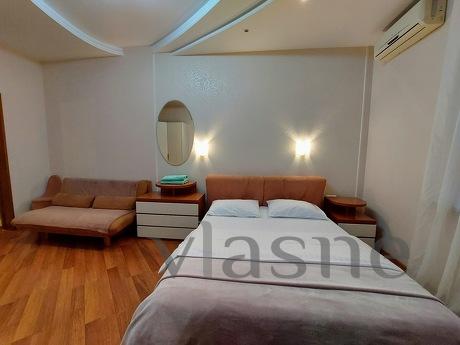 Героев Сталинграда 4 на 2 этаже кирпичного 14-этажного дома 