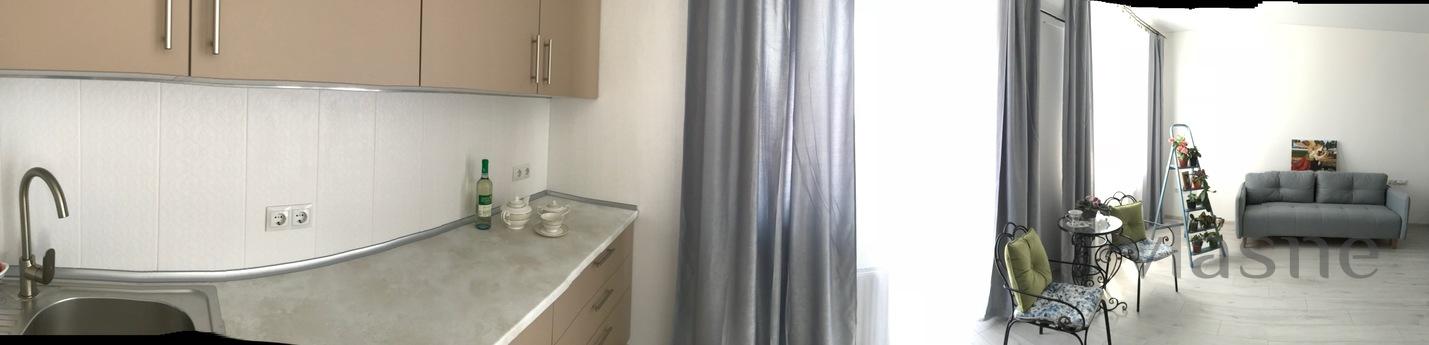 Cozy studio overlooking the city, Odessa - apartment by the day