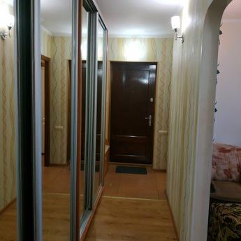 3 bedroom apartment in a residential are, Chernomorsk (Illichivsk) - apartment by the day