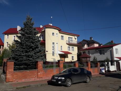 Сдаем 1-2 комнатньіе апартаментьі с кухнями и номера в 3-х є