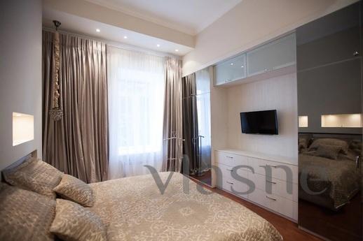 Двухуровневые апартаменты на пл.Льва Тол, Киев - квартира посуточно