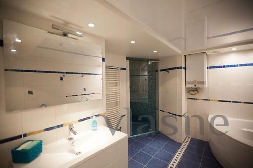 Двухуровневые апартаменты на пл.Льва Тол, Киев - квартира посуточно