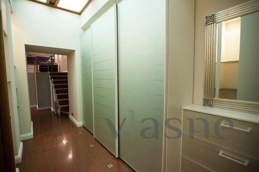 Двухуровневые апартаменты на пл.Льва Тол, Киев - квартира посуточно