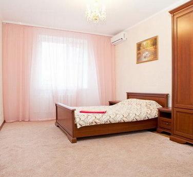 3 BR. apartment, Kharkivska Metro, Kyiv - apartment by the day