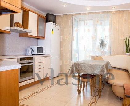 3 BR. apartment, Kharkivska Metro, Kyiv - apartment by the day