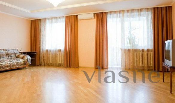 3 BR. apartment, Kharkivska Metro, Kyiv - apartment by the day