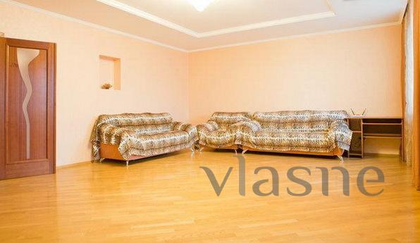 3 BR. apartment, Kharkivska Metro, Kyiv - apartment by the day