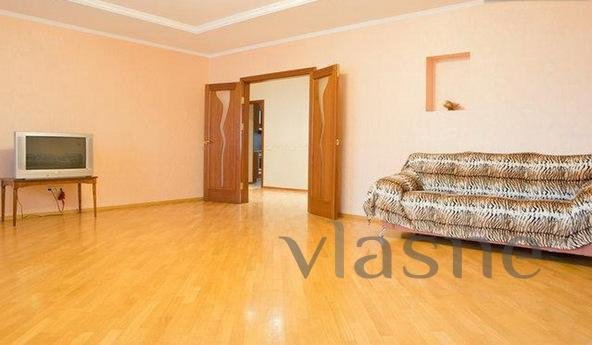 3 BR. apartment, Kharkivska Metro, Kyiv - apartment by the day