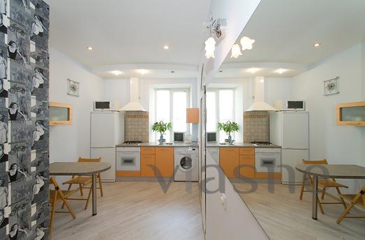 3 min. Independence Square, Khreschatyk, Kyiv - apartment by the day