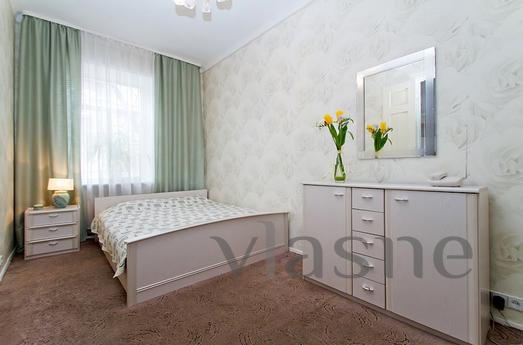 3 min. Independence Square, Khreschatyk, Kyiv - apartment by the day