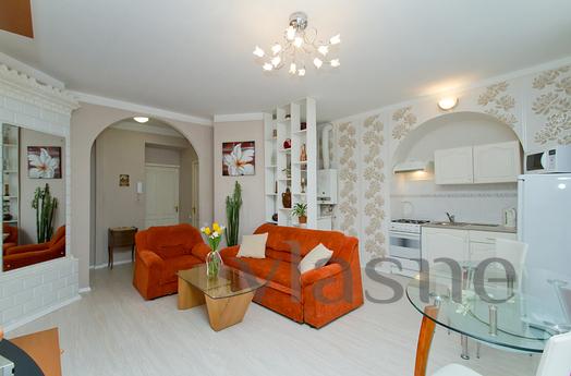 3 min. Independence Square, Khreschatyk, Kyiv - apartment by the day