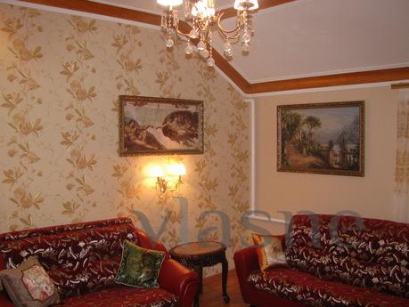 Classic-style apartment, Krivoy Rog - apartment by the day