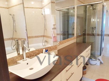 Family Apartment in Bridge City, 2 Bedro, Dnipro (Dnipropetrovsk) - apartment by the day