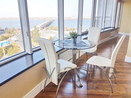 Spacious (110 m2) apartment with 2 bedrooms in a luxury hous