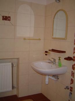 close to w / e and bus stations, Uzhhorod - apartment by the day