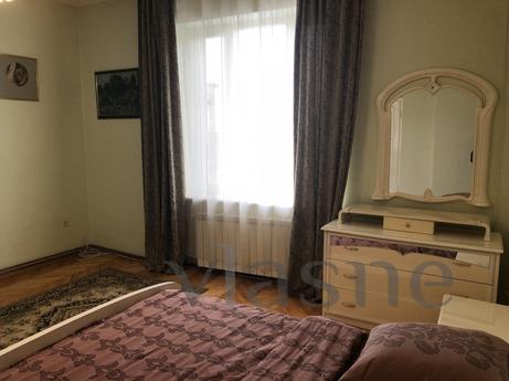 Spacious apartment for rent in Uzhgorod, Uzhhorod - apartment by the day