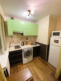 Daily 1k. on Voskresenka, no commission, Kyiv - apartment by the day
