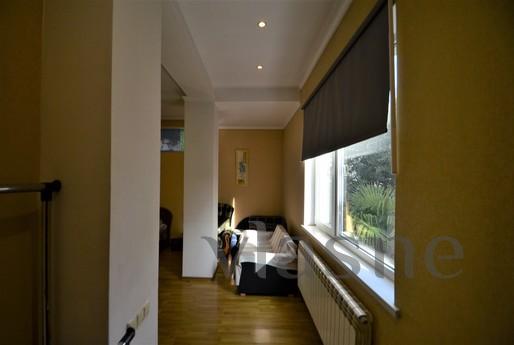 Studio in center of Yalta with parking, Yalta - apartment by the day