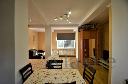 Studio in center of Yalta with parking, Yalta - apartment by the day