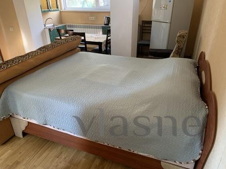 Studio in center of Yalta with parking, Yalta - apartment by the day
