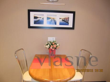 stylish apartment near the sea, Odessa - apartment by the day