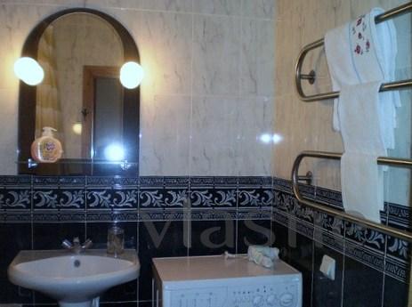 2-bedroom apartment, Center,Lva Tolstogo, Kyiv - apartment by the day