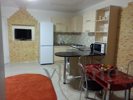 Beautiful 2 bedroom apartment, Odessa - apartment by the day