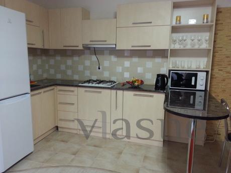 Beautiful 2 bedroom apartment, Odessa - apartment by the day
