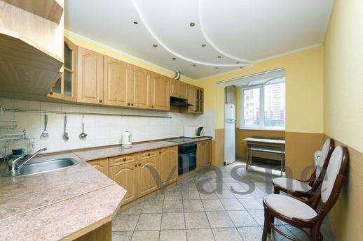 Large apartment on Urlovskaya street, Kyiv - apartment by the day